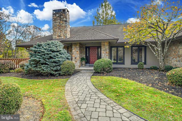 1588 SAUCON VALLEY RD, Bethlehem, PA 18015