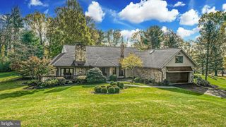 1588 SAUCON VALLEY RD, Bethlehem, PA 18015