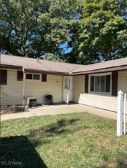 1304 Brookdale Lane, Kent, OH 44240