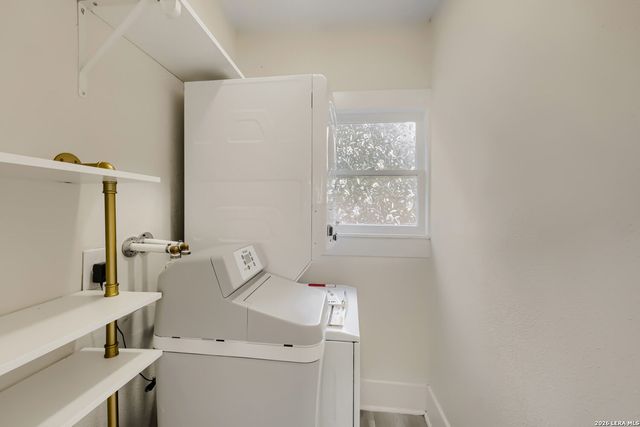 904 N Mesquite St, San Antonio, TX 78202