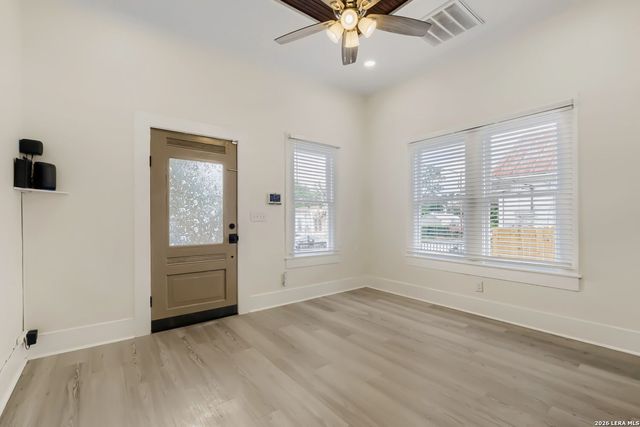 904 N Mesquite St, San Antonio, TX 78202