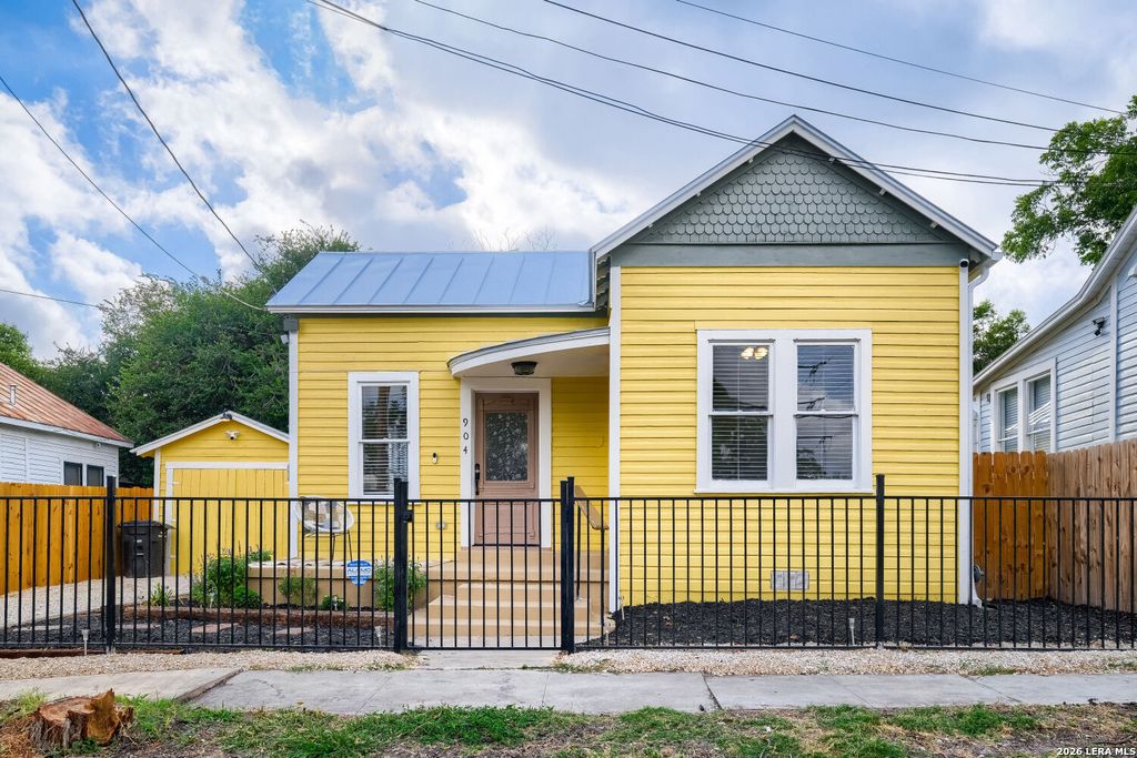 904 N Mesquite St, San Antonio, TX 78202