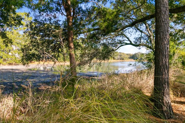 4882 Sound View Drive, Mount Pleasant, SC 29466