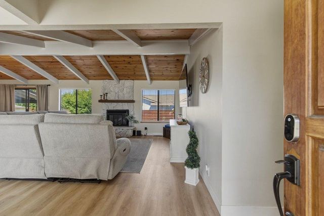 15 Rays Circle, Hollister, CA 95023