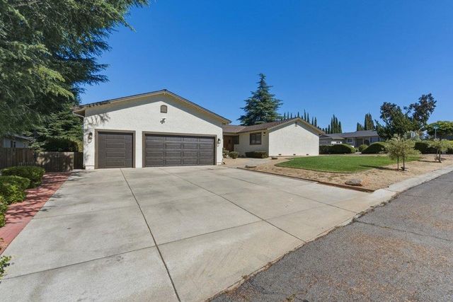 15 Rays Circle, Hollister, CA 95023