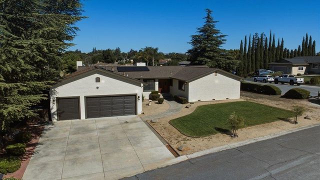 15 Rays Circle, Hollister, CA 95023