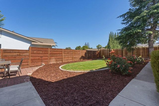 15 Rays Circle, Hollister, CA 95023