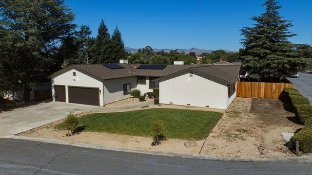 15 Rays Circle, Hollister, CA 95023
