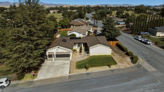15 Rays Circle, Hollister, CA 95023