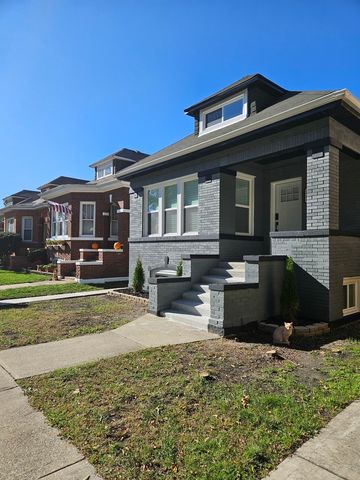 8548 S Essex Avenue, Chicago, IL 60617