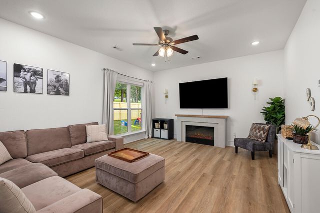 1002 S Tara Way, Ozark, MO 65721