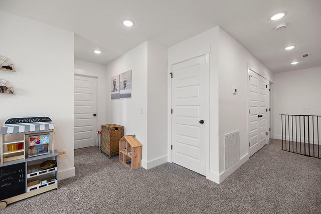 1002 S Tara Way, Ozark, MO 65721