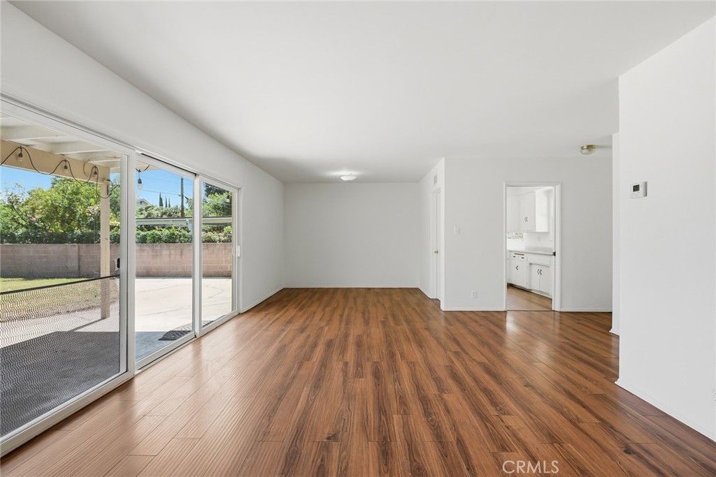 Image 7 of property listing at 8138 Irondale, Winnetka, CA 91306