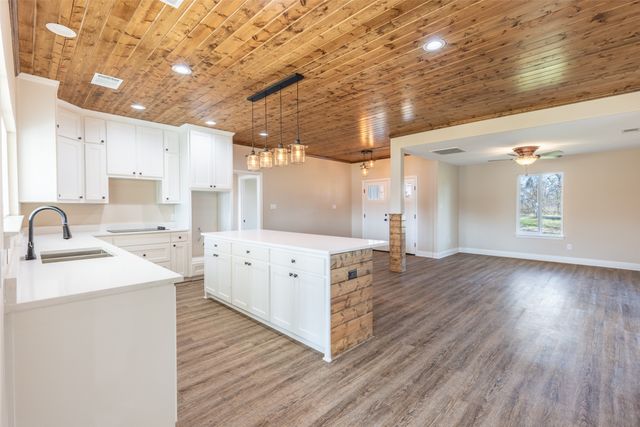 315 Private Road 7327, Emory, TX 75440