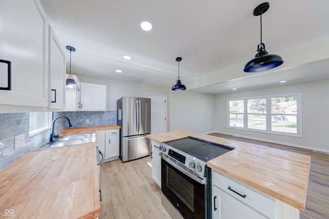 227 Poplar Grove Drive, Avon, IN 46123