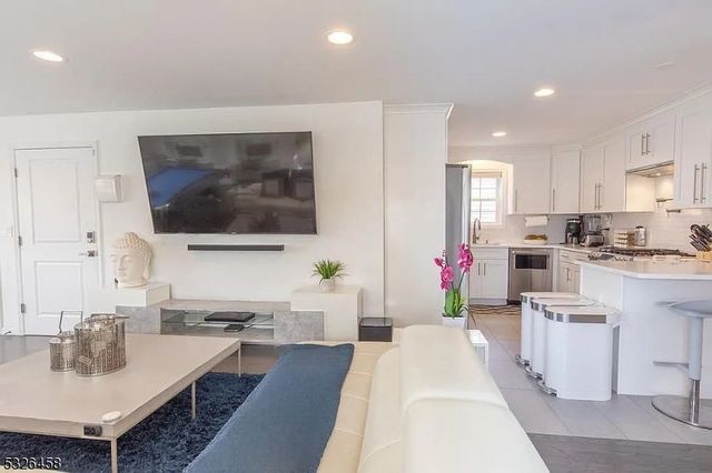 201 Catherine St, Elizabeth City, NJ 07201
