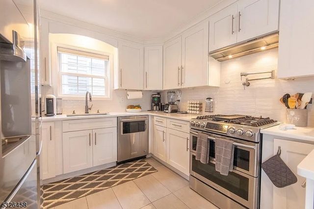201 Catherine St, Elizabeth City, NJ 07201