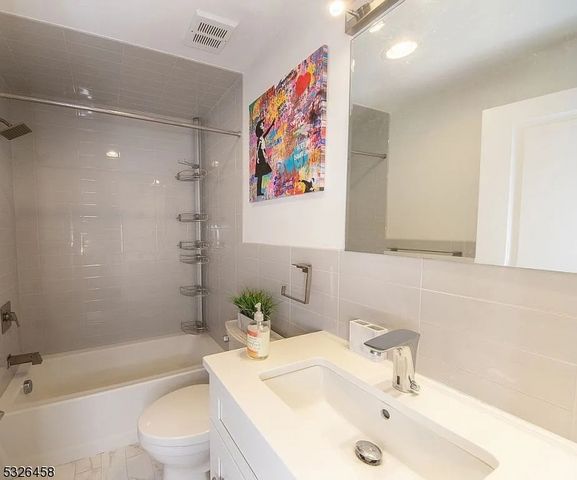 201 Catherine St, Elizabeth City, NJ 07201