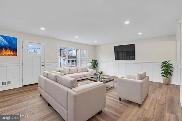 521 BEACH AVE, Beachwood, NJ 08722