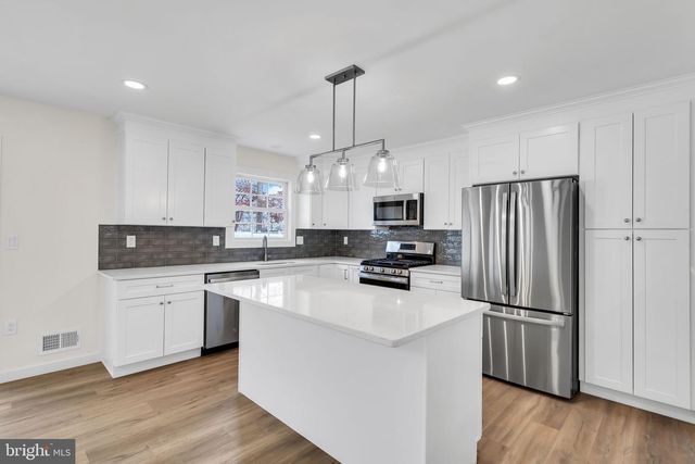 521 BEACH AVE, Beachwood, NJ 08722