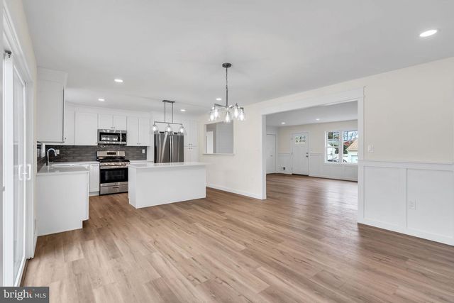 521 BEACH AVE, Beachwood, NJ 08722