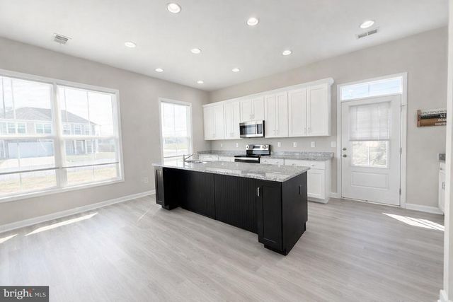 19 BONITA PINE TRL, Martinsburg, WV 25405