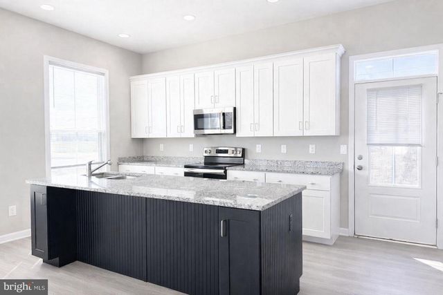 19 BONITA PINE TRL, Martinsburg, WV 25405