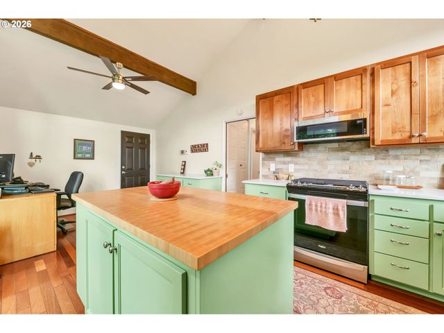 2877 TIMBERLINE Dr, Eugene, OR 97405