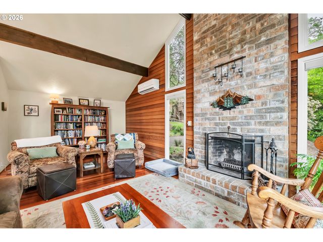 2877 TIMBERLINE Dr, Eugene, OR 97405