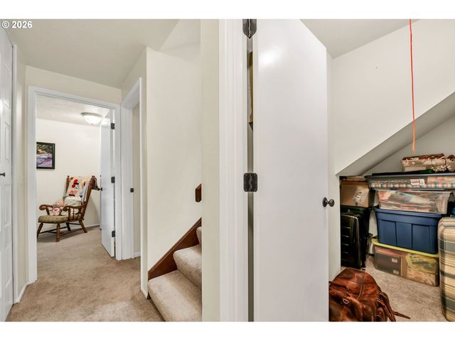 2877 TIMBERLINE Dr, Eugene, OR 97405