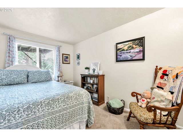 2877 TIMBERLINE Dr, Eugene, OR 97405
