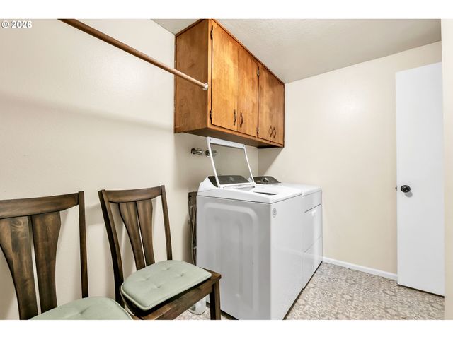 2877 TIMBERLINE Dr, Eugene, OR 97405