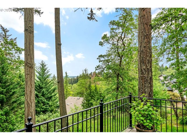 2877 TIMBERLINE Dr, Eugene, OR 97405