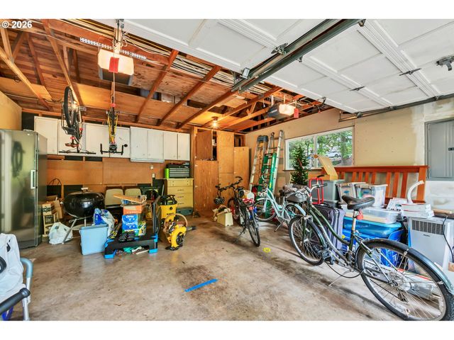 2877 TIMBERLINE Dr, Eugene, OR 97405