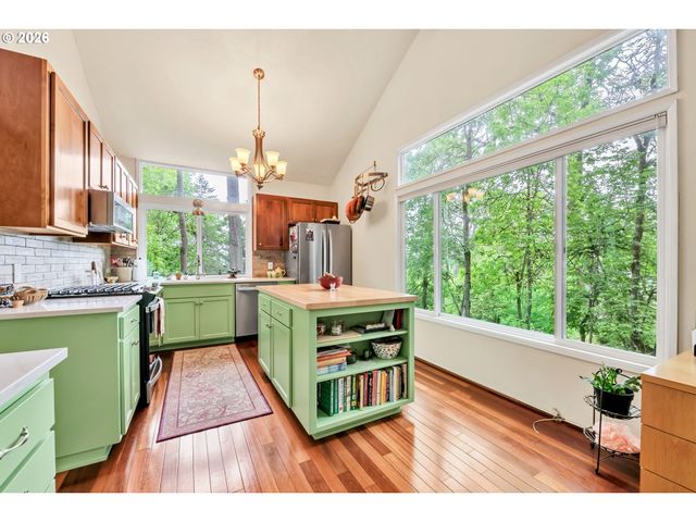 2877 TIMBERLINE Dr, Eugene, OR 97405