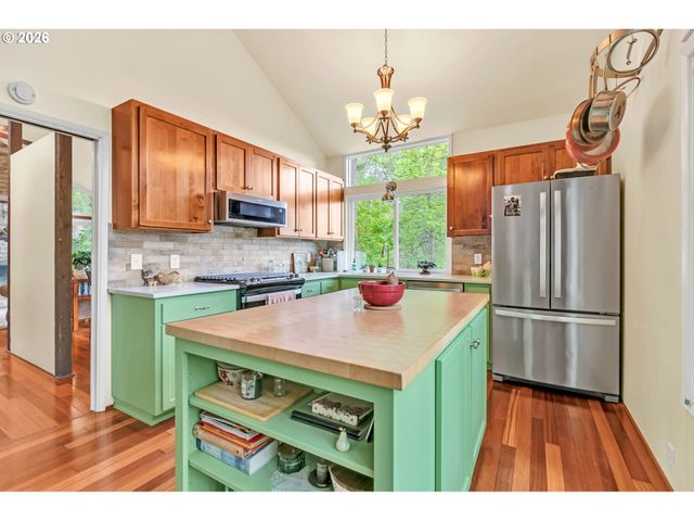 2877 TIMBERLINE Dr, Eugene, OR 97405