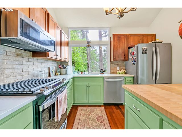 2877 TIMBERLINE Dr, Eugene, OR 97405