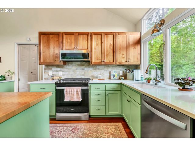 2877 TIMBERLINE Dr, Eugene, OR 97405