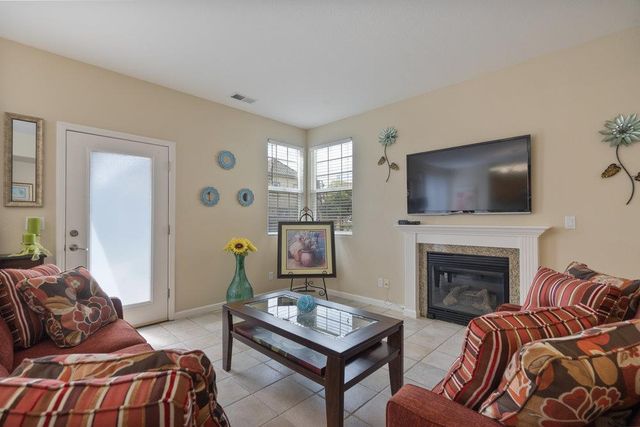 26 Oliveira Loop, Freedom, CA 95019