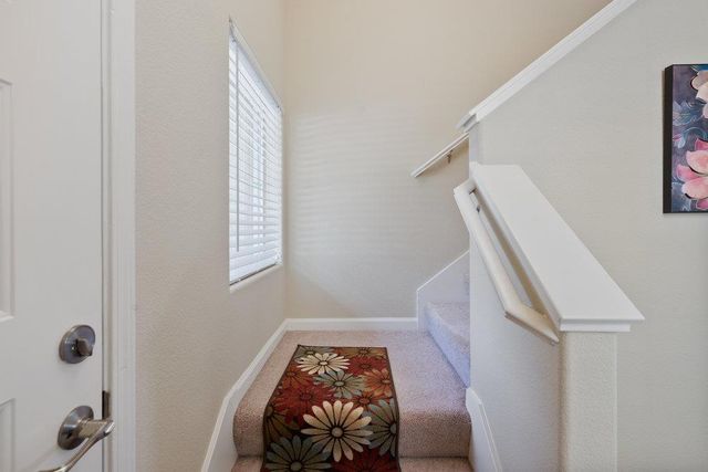 26 Oliveira Loop, Freedom, CA 95019