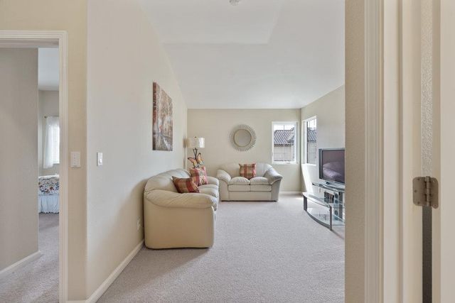 26 Oliveira Loop, Freedom, CA 95019