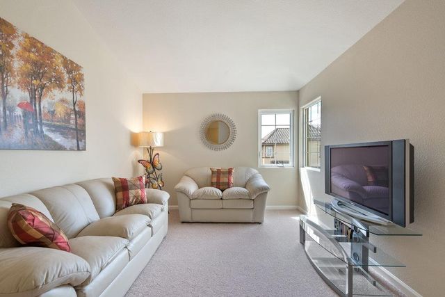 26 Oliveira Loop, Freedom, CA 95019