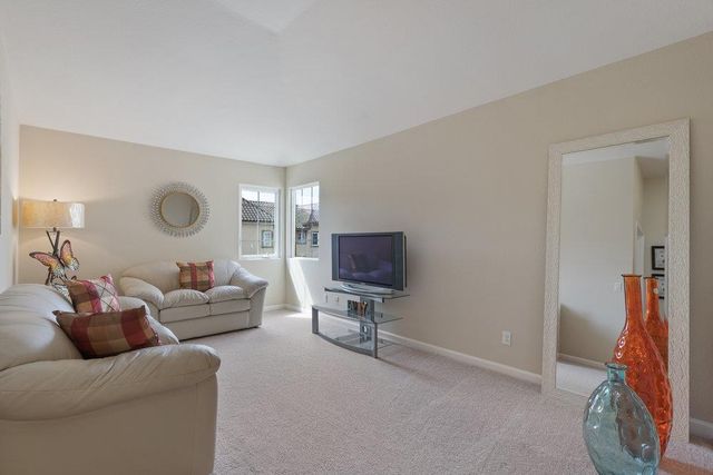 26 Oliveira Loop, Freedom, CA 95019