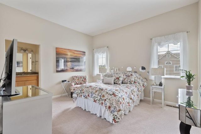 26 Oliveira Loop, Freedom, CA 95019