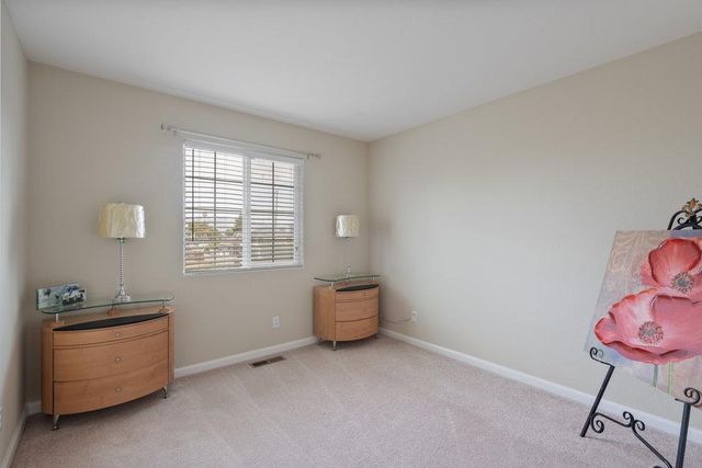 26 Oliveira Loop, Freedom, CA 95019