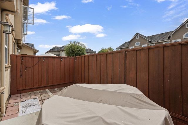 26 Oliveira Loop, Freedom, CA 95019
