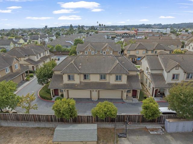 26 Oliveira Loop, Freedom, CA 95019