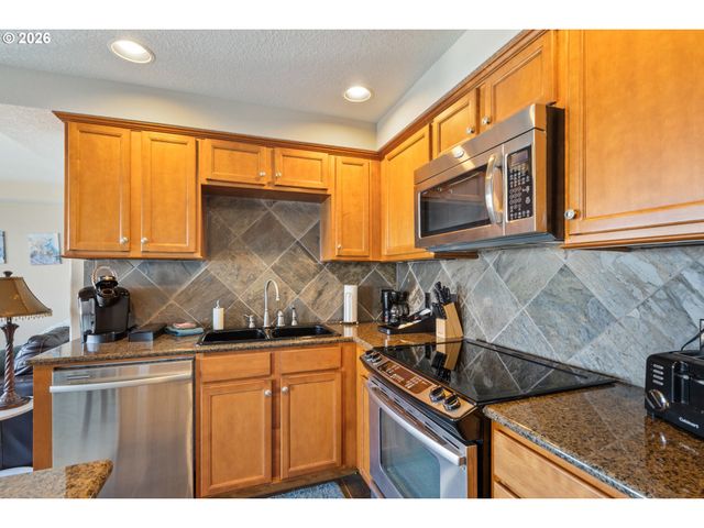 300 N PACIFIC St 43, Rockaway Beach, OR 97136