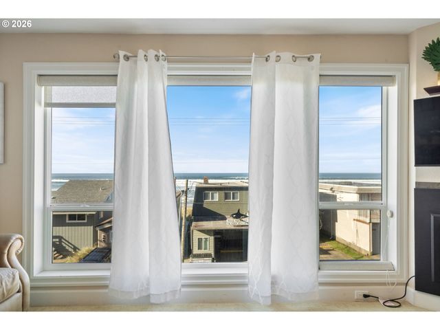 300 N PACIFIC St 43, Rockaway Beach, OR 97136