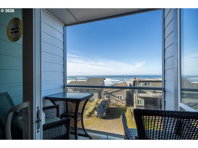 300 N PACIFIC St 43, Rockaway Beach, OR 97136